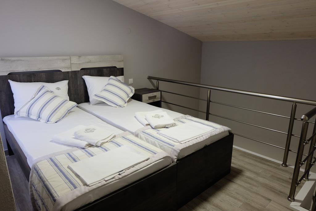 Paramithi Luxury Apartments Нікіті Екстер'єр фото