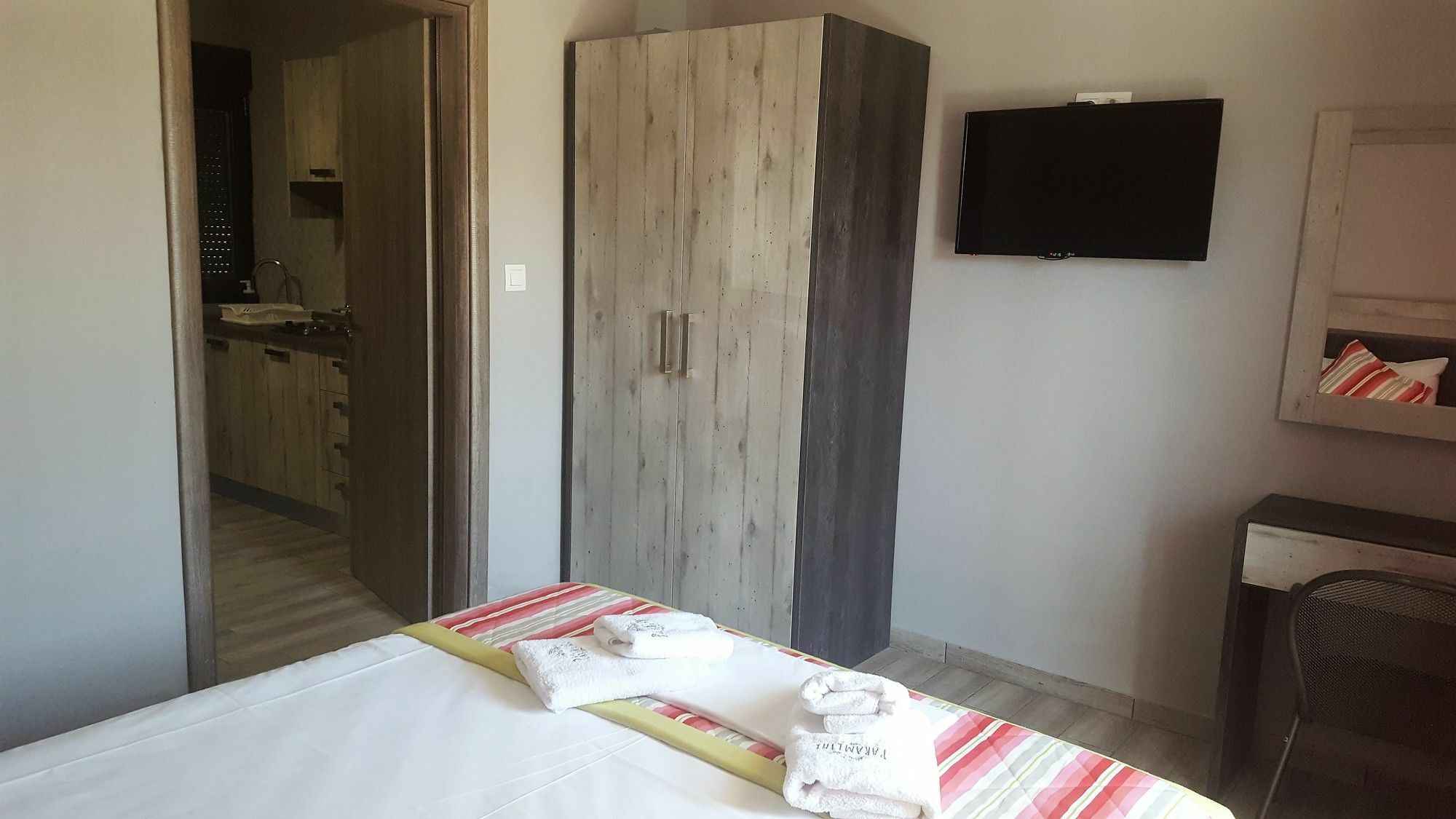 Paramithi Luxury Apartments Нікіті Екстер'єр фото